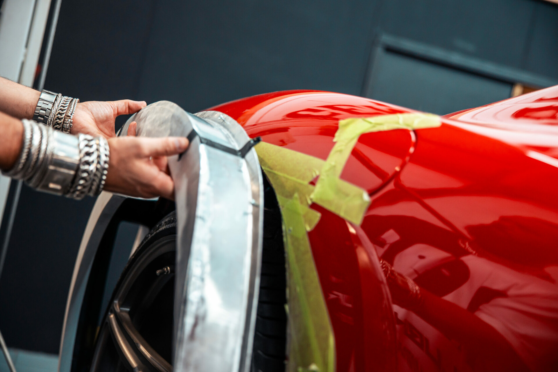 Ferrari La Fuente; de custom Ferrari 458 Spider in de garage tijdens de bouw