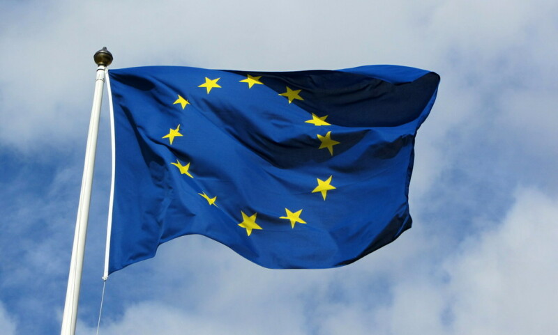 Ai act; De europese vlag hang uit.