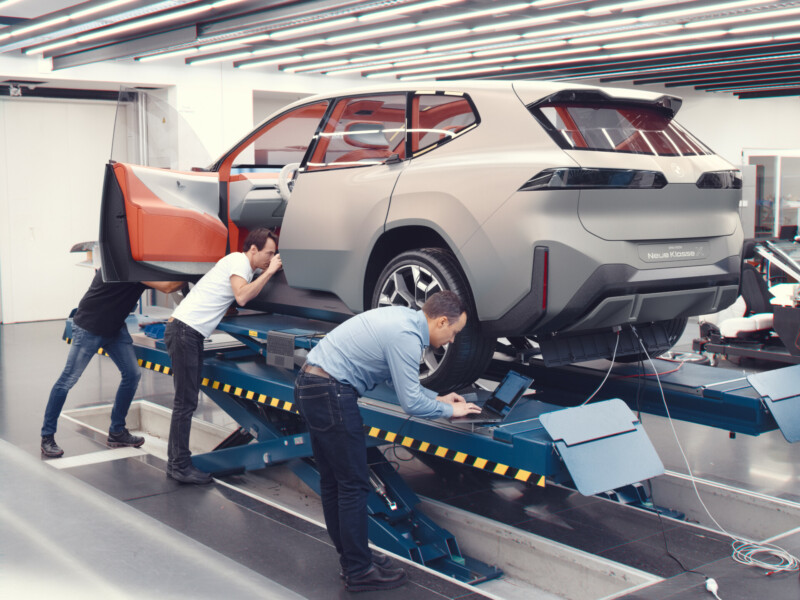 BMW Vision Neue Klasse; De nieuwe auto wordt aan gewerkt door medewerkers van BMW