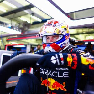 Formule 1; Max Verstappen stapt in zijn Red Bull en is klaar voor het nieuwe seizoen