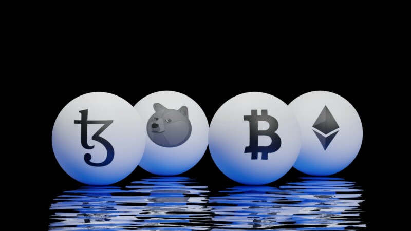 cryptotermen; vier cryptomunten als ballen afgebeeld die naast elkaar staan